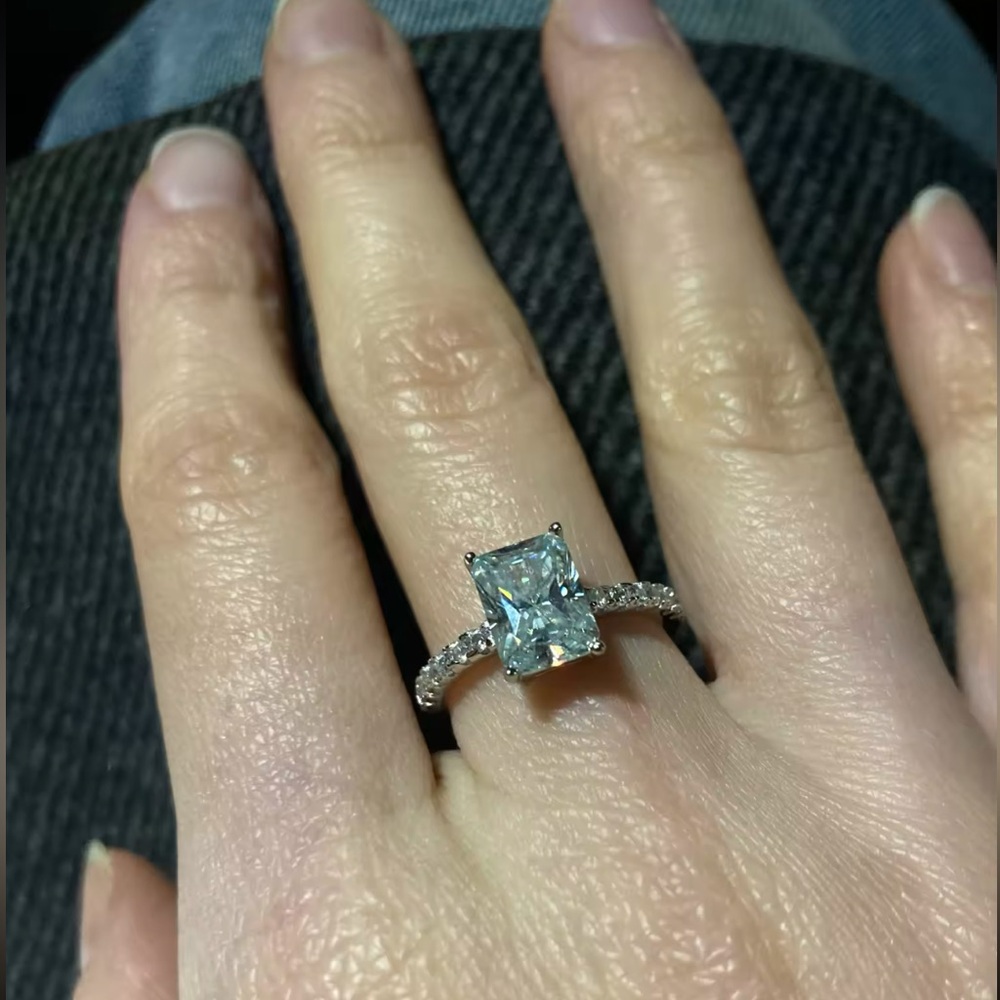 Elegant Silver Diamond Ring